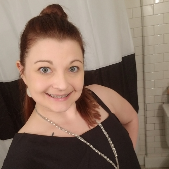 Meet your Posher, Amber - Picture 2 of 2